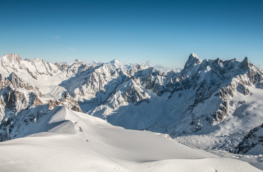 alpes francaises montagne enneige ou partir en mars