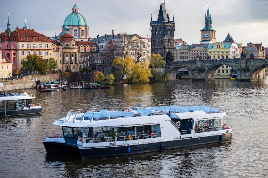 coirsiere prague vltava